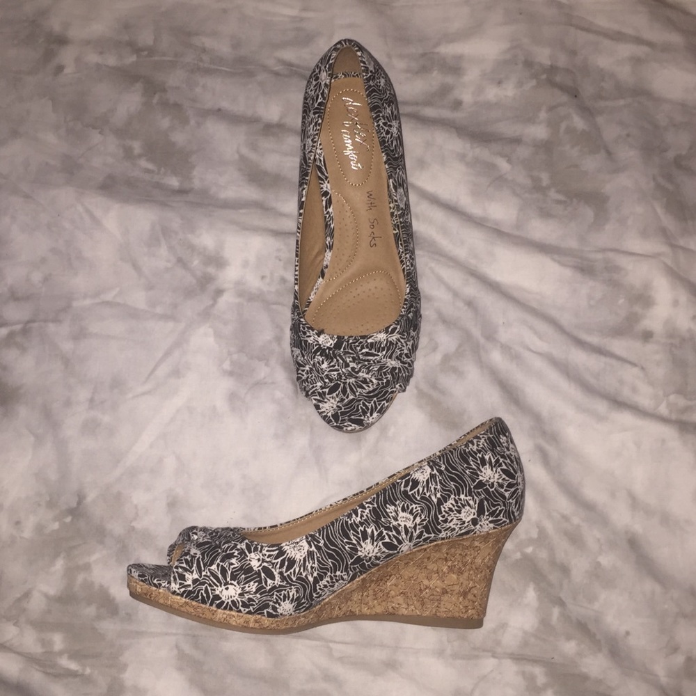 Dexflex Comfort Floral Wedges